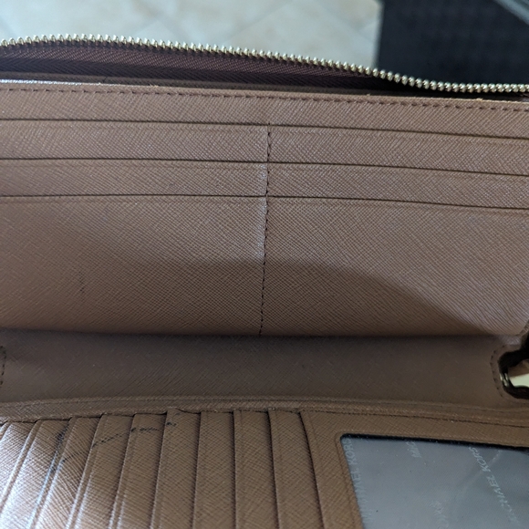 Gently use, Michael Kors Jet set Wallet - Picture 2 of 15